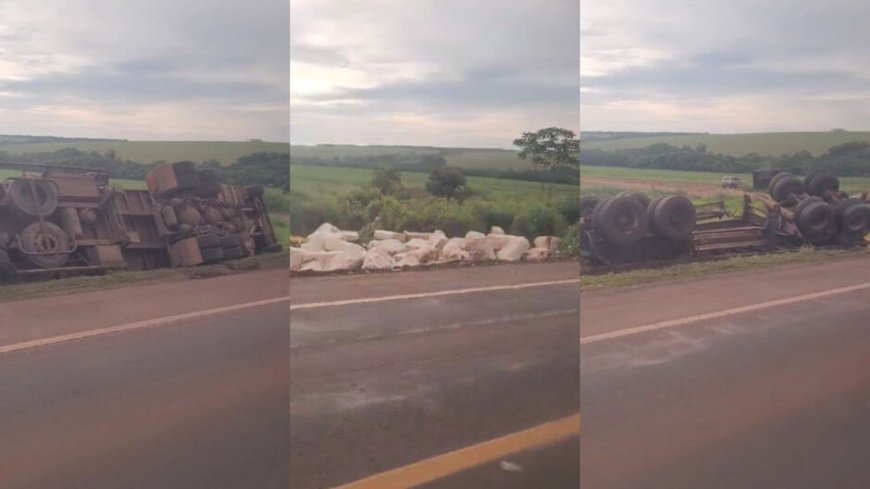 Carreta tomba na BR-163 entre São Gabriel do Oeste e Bandeirantes