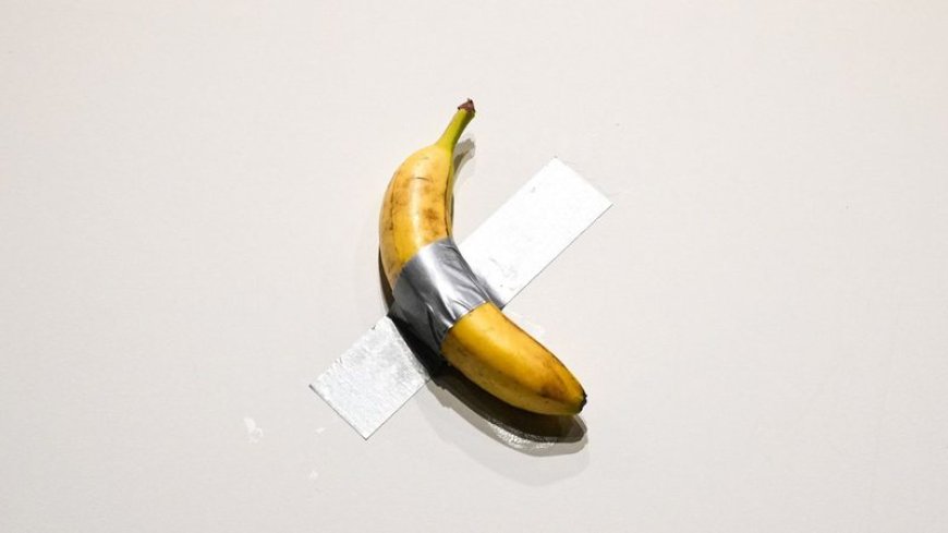 Banana é arrematada por R$ 35 milhões em leilão de arte