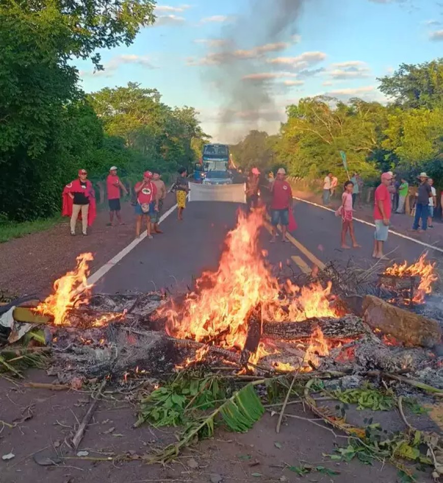 Tráfego na BR-262 é liberado após 8 horas de bloqueio