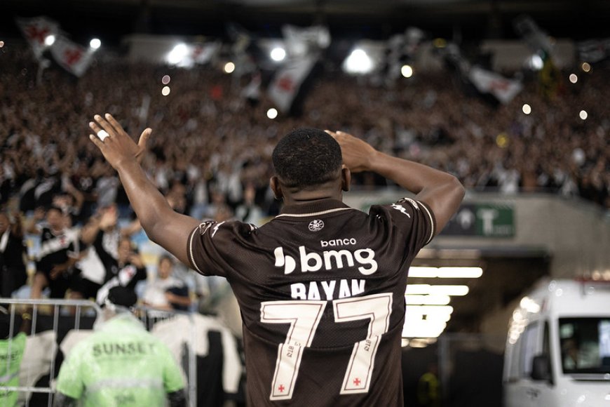 Torcida vascaína marca presença e esgota entradas para clássico com o São Paulo