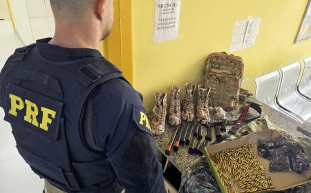 PRF apreende arma, munições e roupas táticas de dupla ligada a facção tentando deixar o RJ
