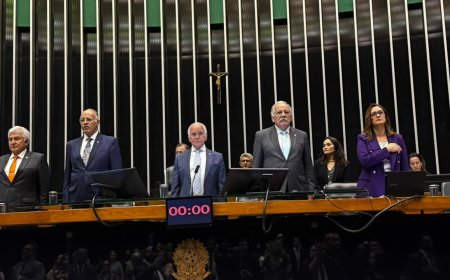 Congresso homenageia a família com fé e compromisso cristão
