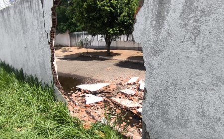 Caminhonete descontrolada atinge muro da Força Aérea em Campo Grande