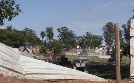 Acidente derruba muro do Cemitério do Cruzeiro em Campo Grande