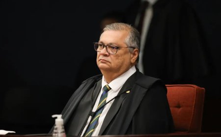 Dino vota pela condenação de cinco PMs do DF pelo 8/1