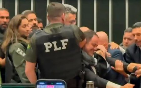 Jornalistas são retirados do plenário da Câmara em ação polêmica