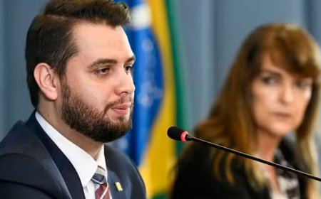 Moraes pede que Filipe Martins explique uso de rede social