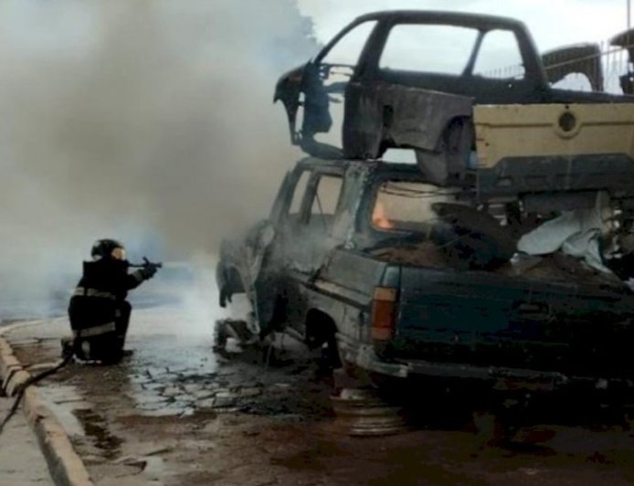 Incêndio Destrói Caminhonete F-1000 Usada como Moradia em Caarapó