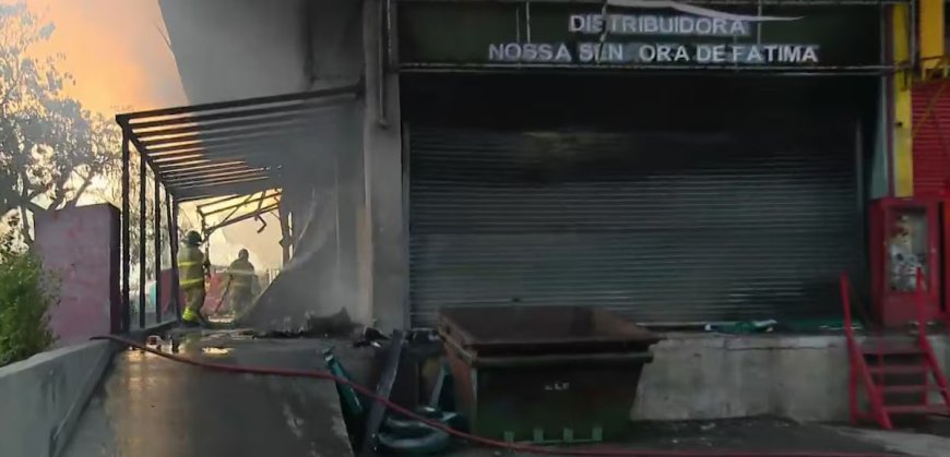 Chamas consomem pavilhão na Ceasa do Rio