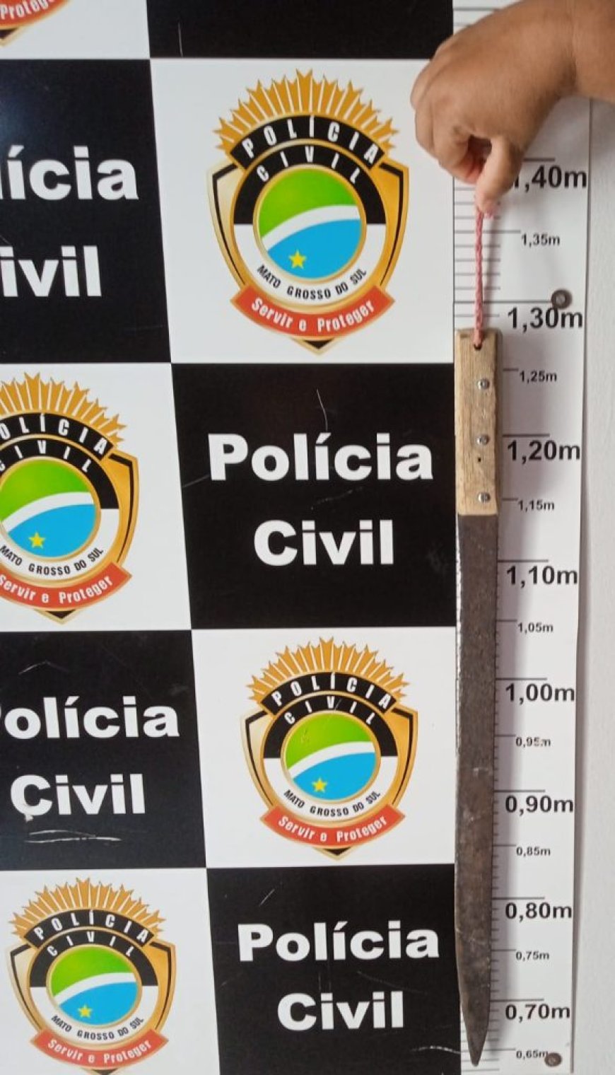 Ex-companheiro é detido após tentar agredir mulher com facão