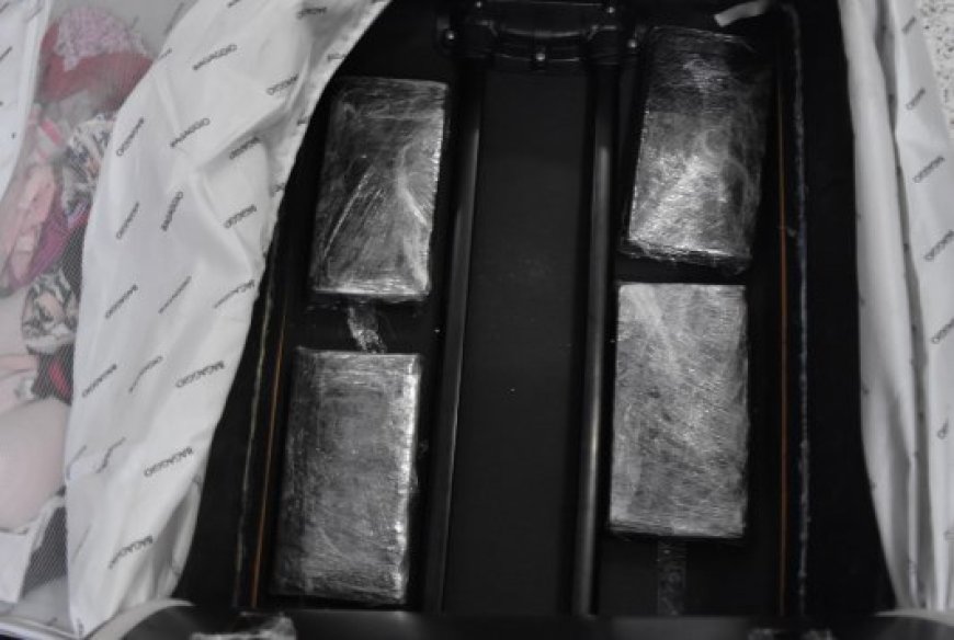 Passageiras presas com drogas tentando embarcar para Paris