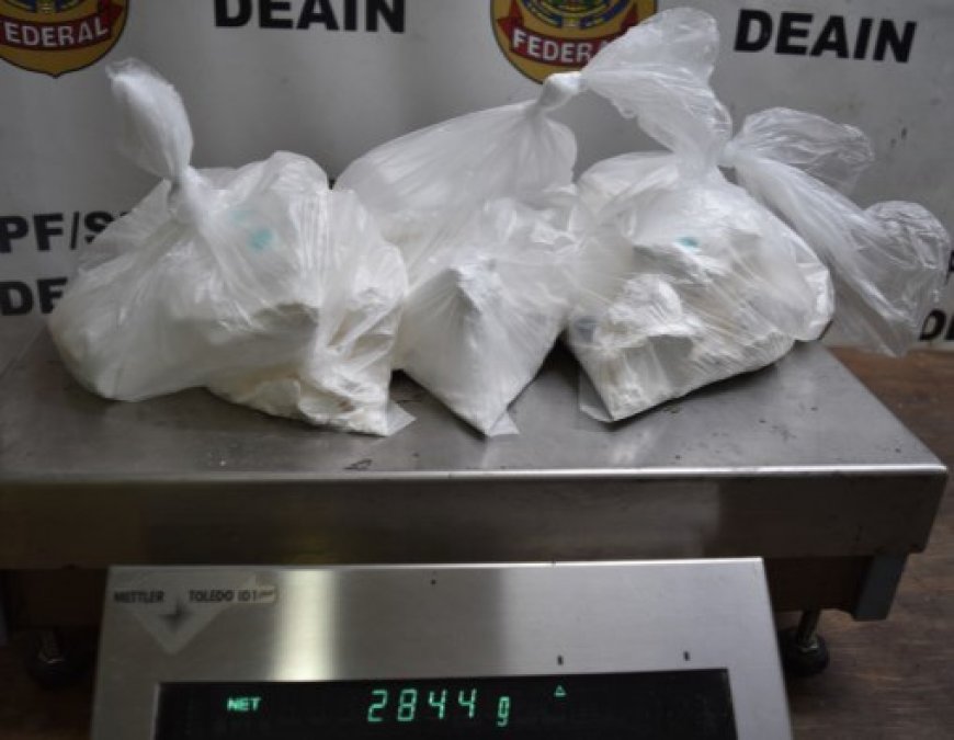 Passageiras presas com drogas tentando embarcar para Paris