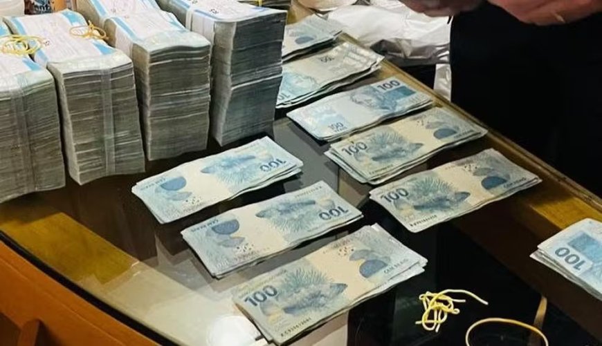 PF apreende R$ 430 mil em quarto de hotel de deputado do PL