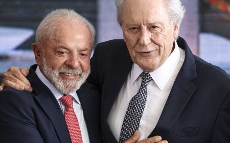 Lewandowski entrega carta de demissão do Ministério da Justiça a Lula