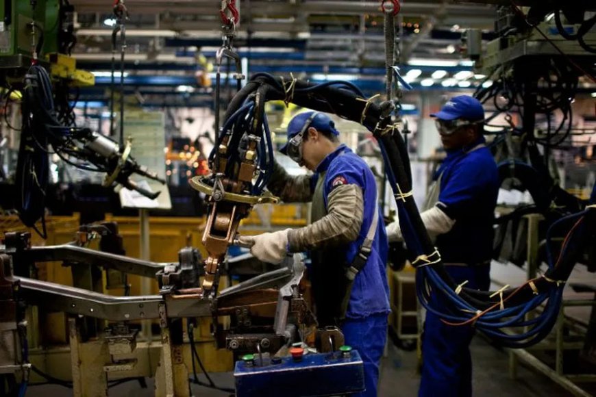 Indústria brasileira mantém produção estável em novembro de 2025