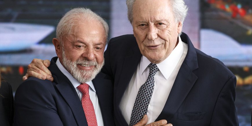 Lewandowski entrega carta de demissão do Ministério da Justiça a Lula