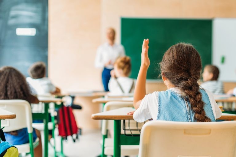 Piso do magistério sobe e alcança R$ 5,1 mil em 2026