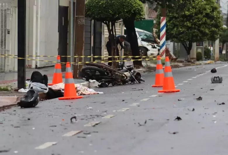 Na capital do estado, acidente de moto deixa mulher gravemente ferida