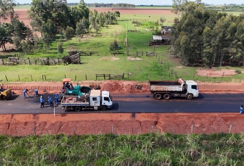 Senador Nelsinho Trad viabiliza R$ 2,6 milhões para investimentos em infraestrutura rural e educação em Mato Grosso do Sul