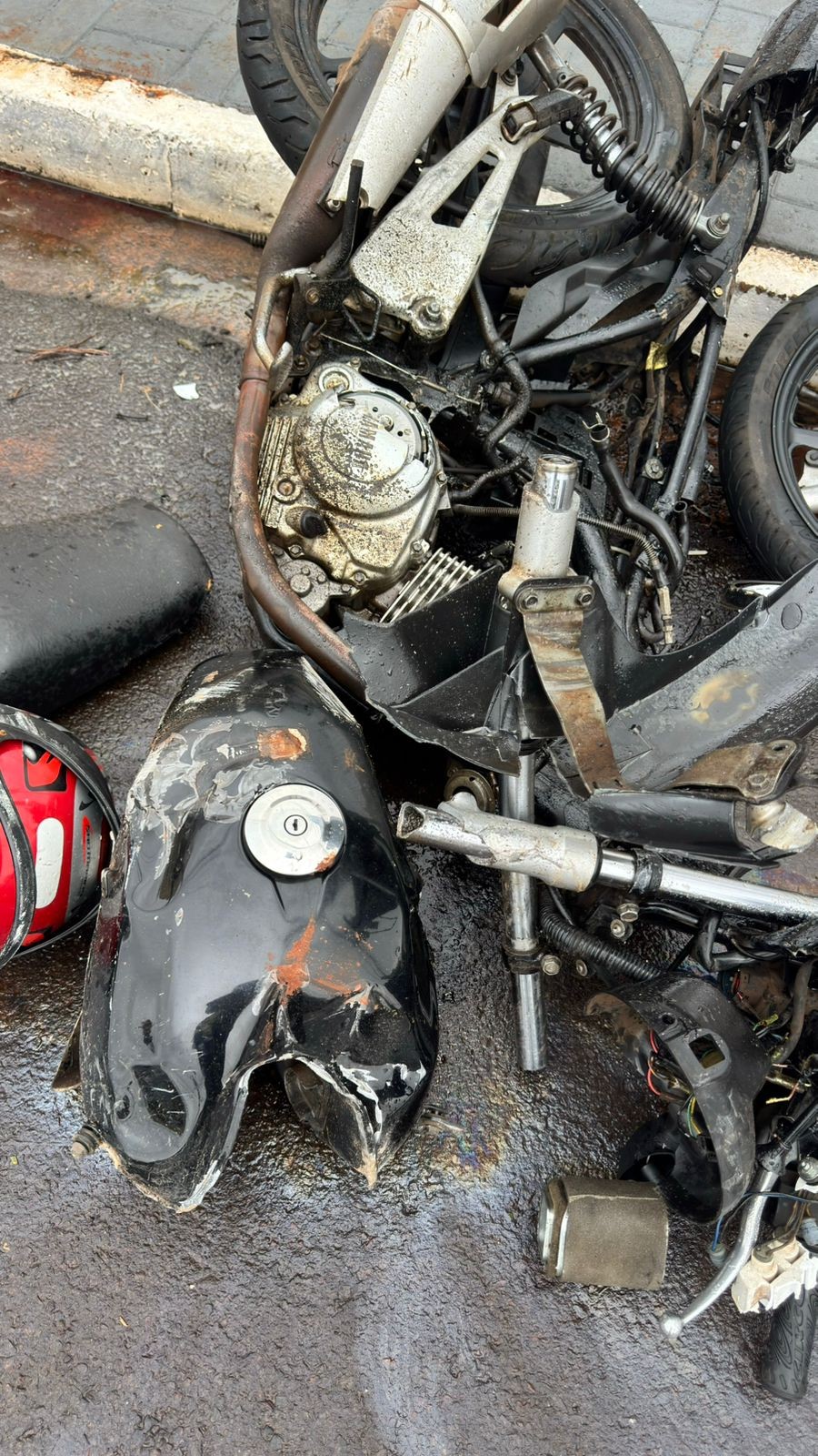 Motociclista morre após ser atingida por caminhonete em alta velocidade