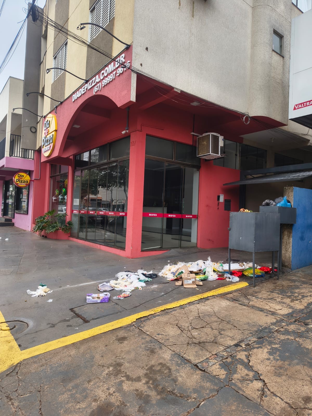 Falta de contêiner de lixo gera reclamações em avenida