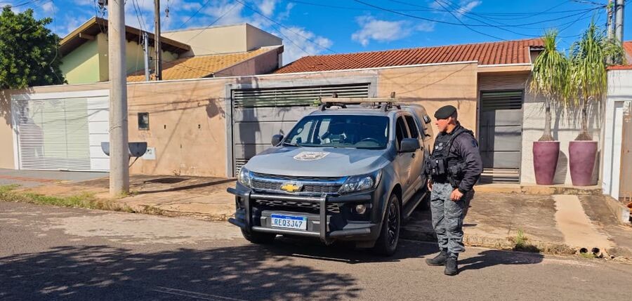Presidiário do semiaberto é baleado ao sair de casa em Campo Grande