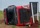Carreta tomba na MS-157 e deixa motorista ferido em Maracaju