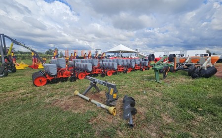 Governo Riedel entrega 77 máquinas agrícolas para 27 municípios de MS