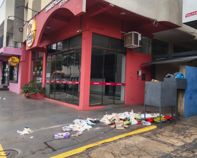 Falta de contêiner de lixo gera reclamações em avenida