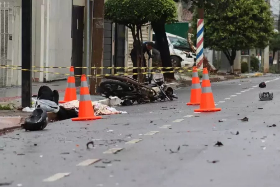Na capital do estado, acidente de moto deixa mulher gravemente ferida