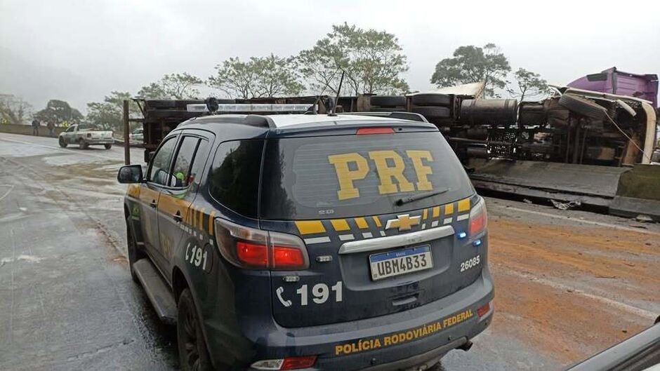 Motorista de Campo Grande morre preso às ferragens em grave acidente com caminhão na MS-164