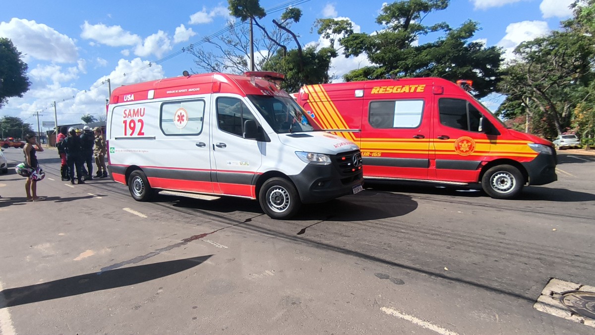 Motociclista é arrastada por ônibus por uma quadra e resgatada sob veículo em Campo Grande