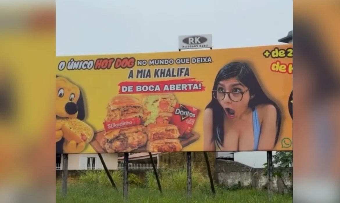 Lanchonete é investigada pelo MP após outdoor com imagem de Mia Khalifa