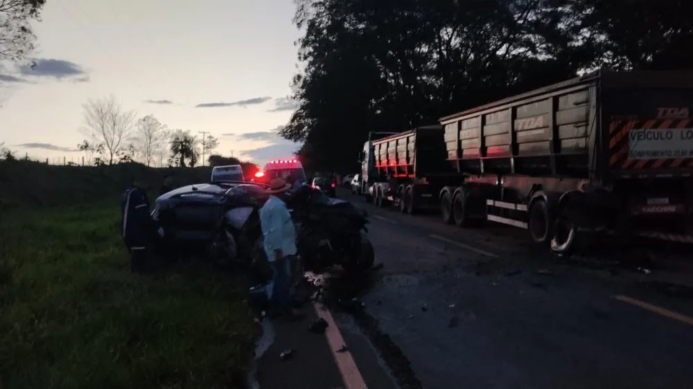 Empresária de Naviraí morre após bater carro em carreta na MS-475