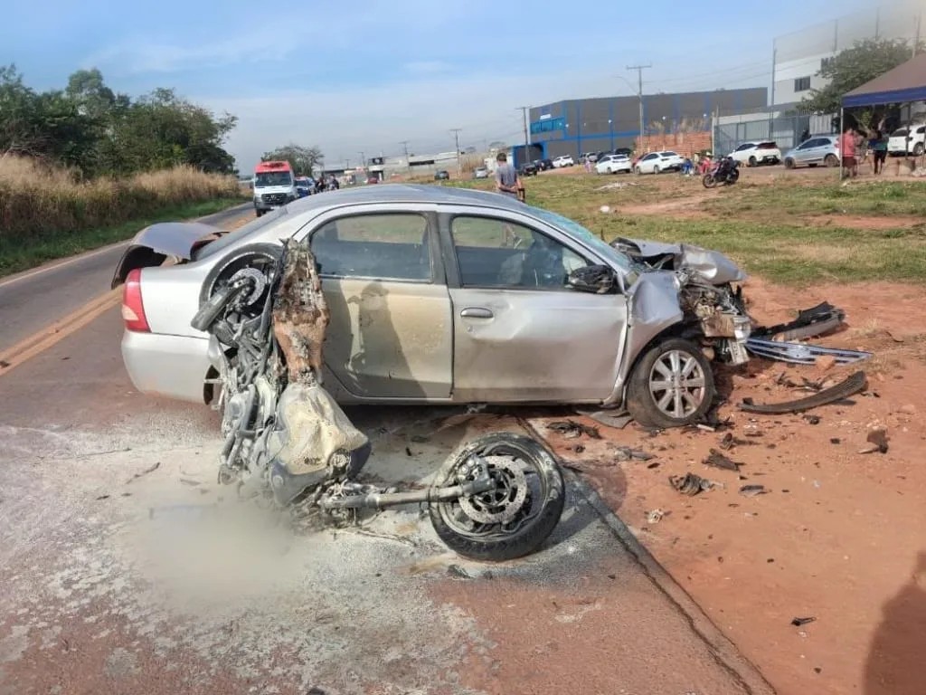 Jovem morre em acidente grave entre veículo automotor e motocicleta
