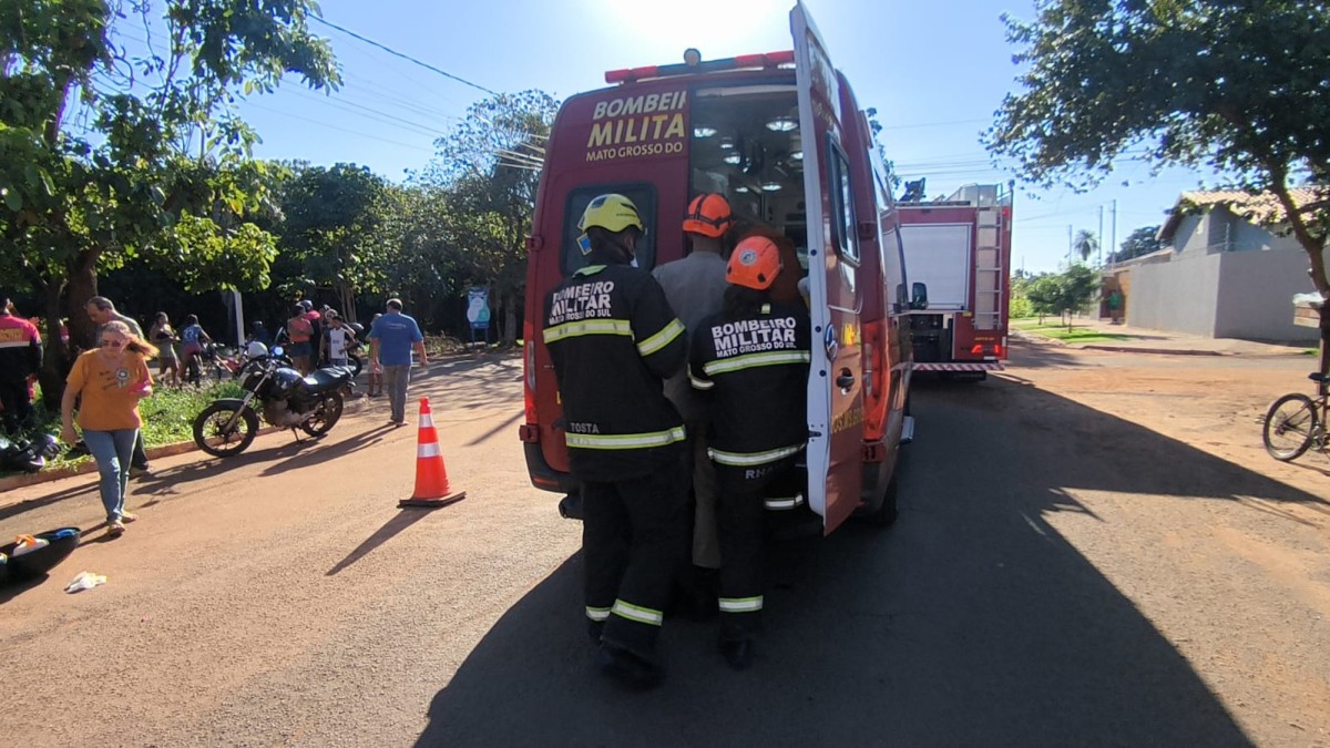 Motociclista de 37 anos sobrevive a acidente com carro e caminhão no Conjunto Residencial Buriati