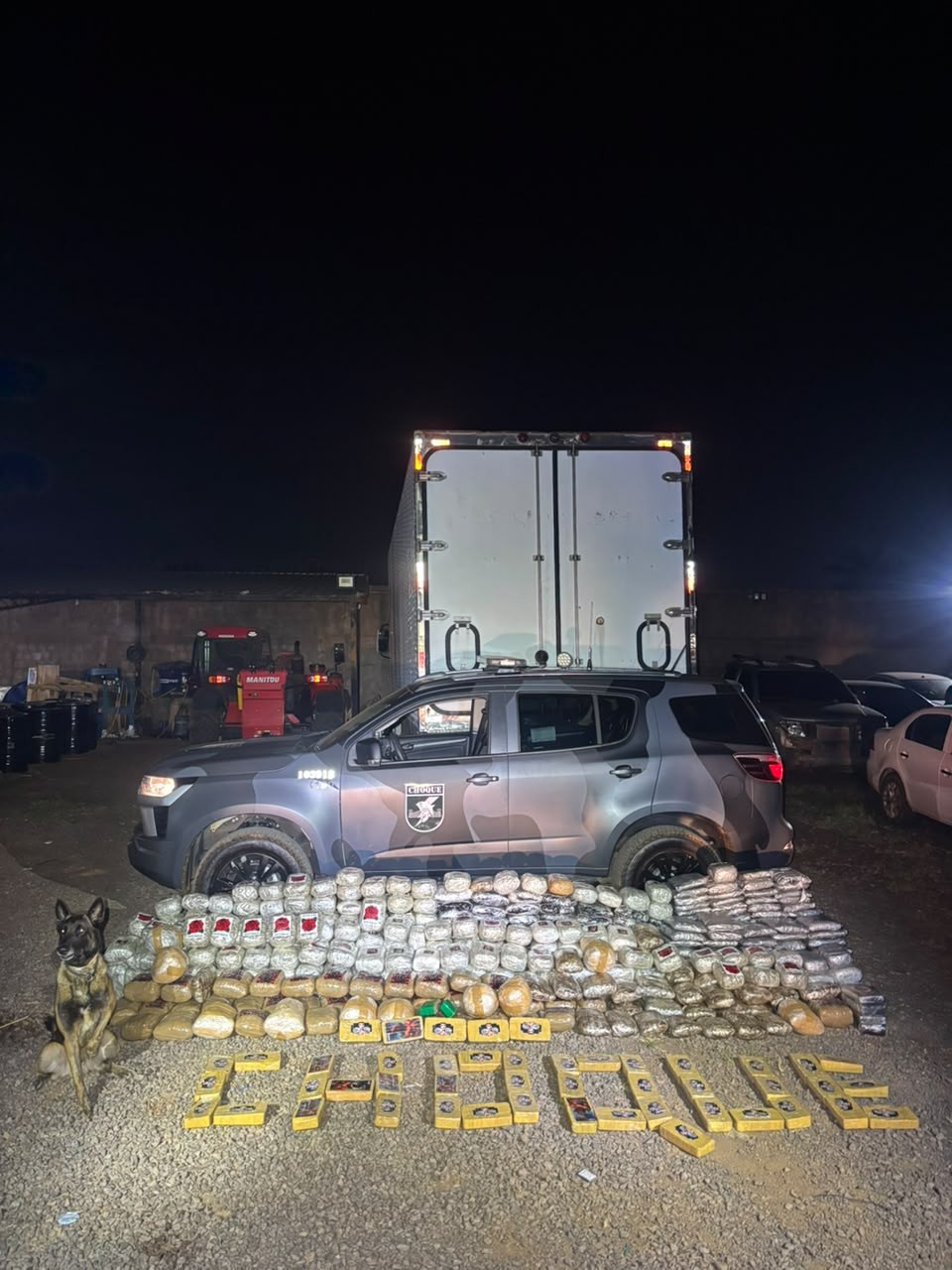 Choque apreende mais de 365 kg de drogas e drone no Jardim Carioca; prejuízo ao crime passa de R$ 7 milhões