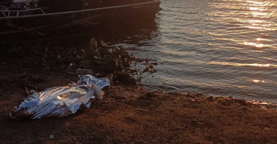 Colombiano morre afogado ao tentar atravessar entre embarcações em Corumbá