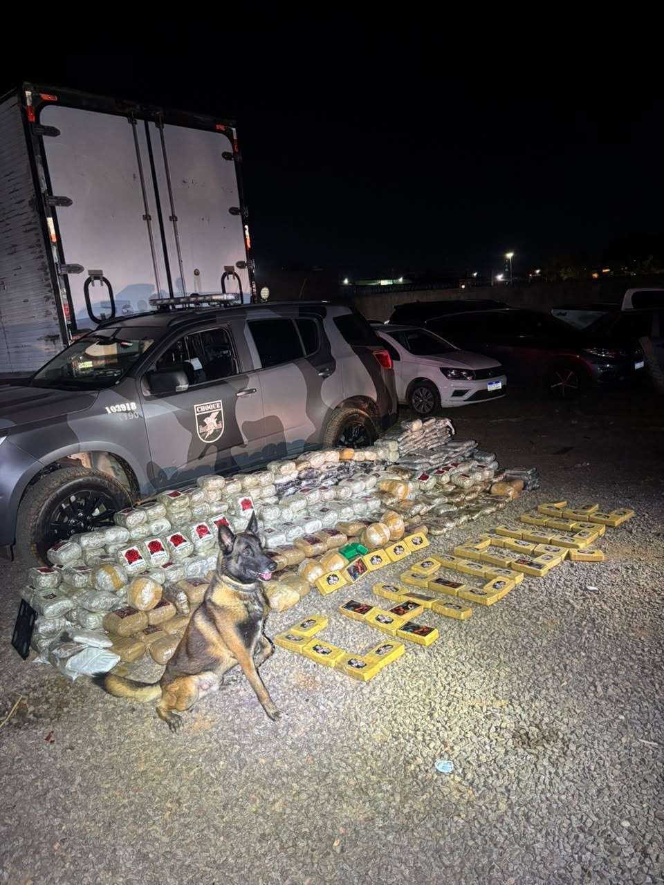 Choque apreende mais de 365 kg de drogas e drone no Jardim Carioca; prejuízo ao crime passa de R$ 7 milhões
