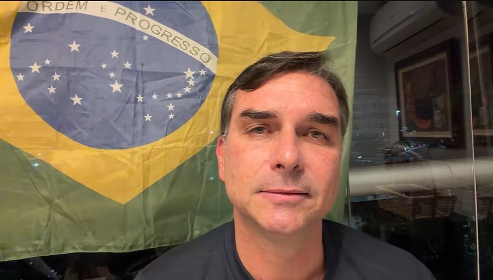 Decisão de Moraes de suspender visitas a Bolsonaro gera debate interno no STF