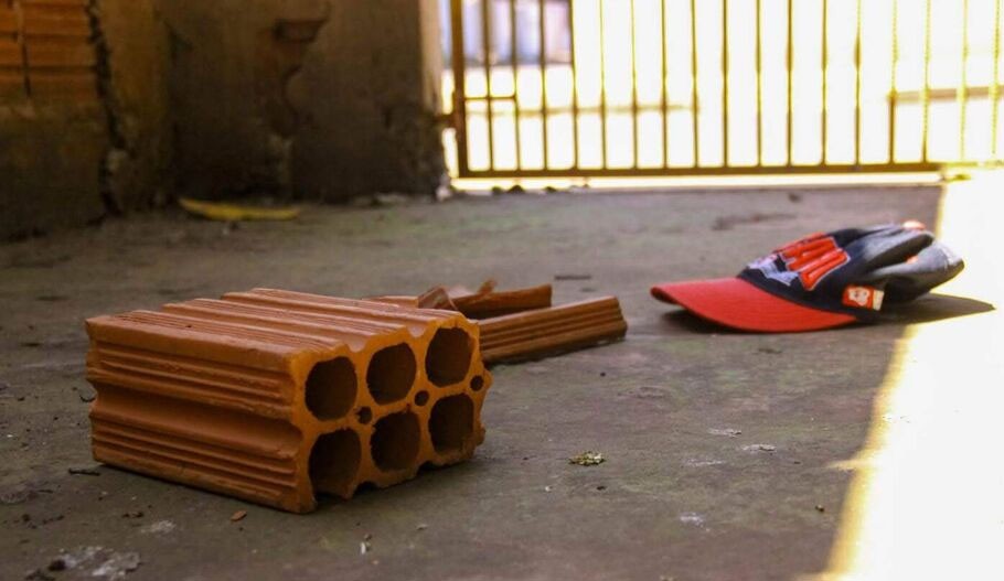 Briga entre vizinhas termina com agressões e ameaça em condomínio de Campo Grande
