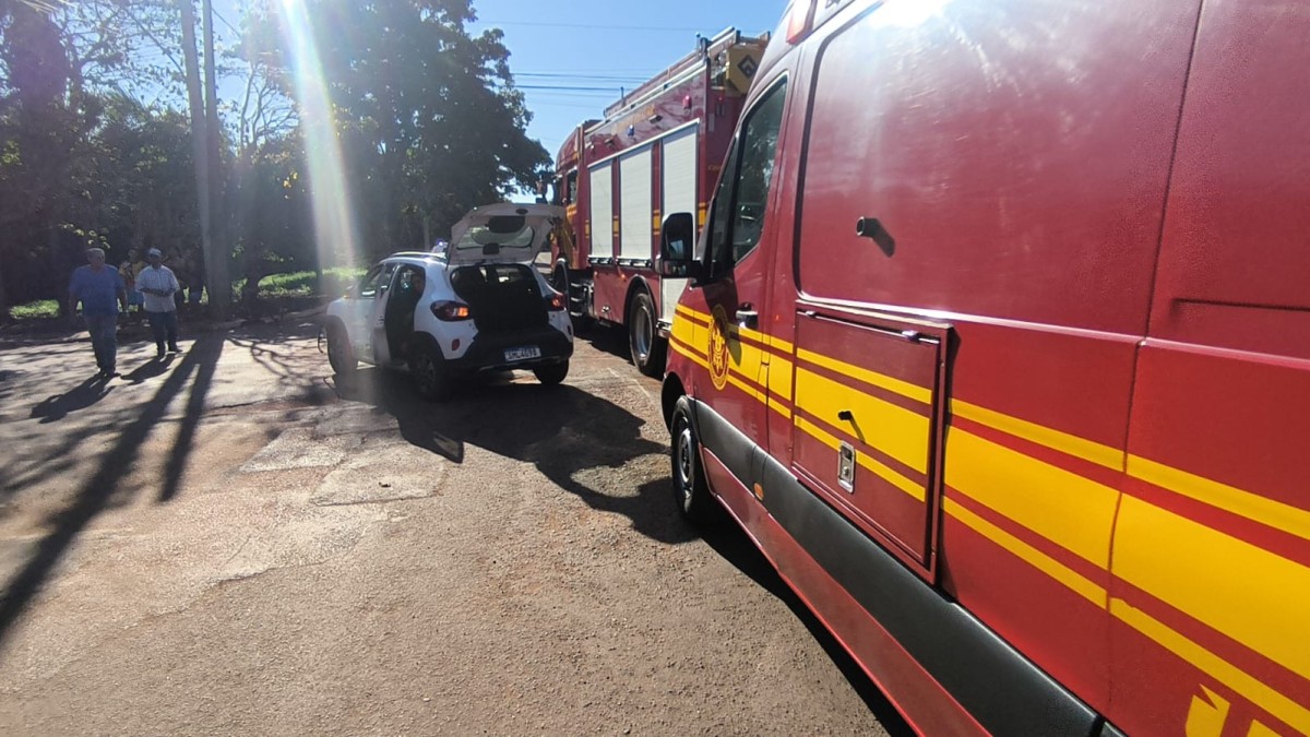 Motociclista de 37 anos sobrevive a acidente com carro e caminhão no Conjunto Residencial Buriati