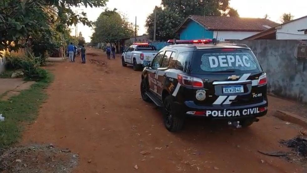 Homem é baleado em frente a terreno e socorrido em estado grave no Dom Antônio