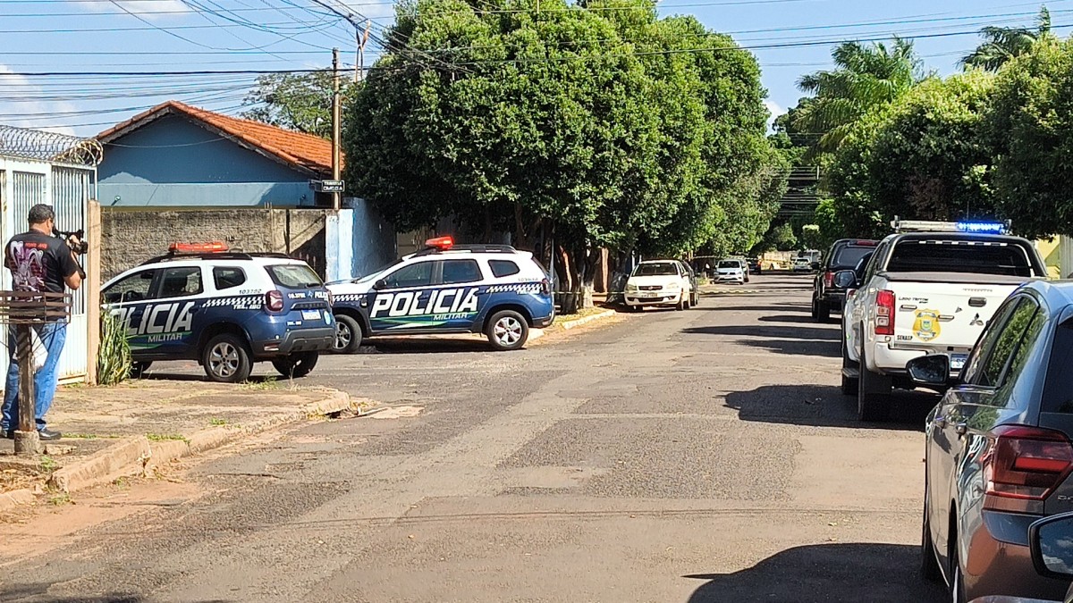 Homem envia áudio para filho e amigo antes de matar esposa e cometer suicídio em Campo Grande