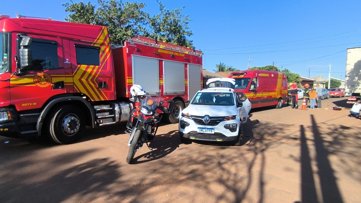 Motociclista de 37 anos sobrevive a acidente com carro e caminhão no Conjunto Residencial Buriati