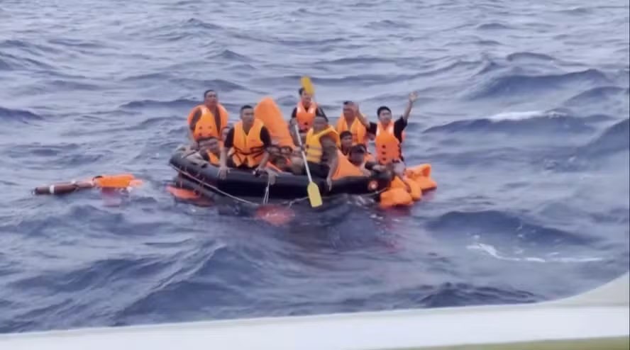 Naufrágio de navio vietnamita deixa desaparecidos no oceano