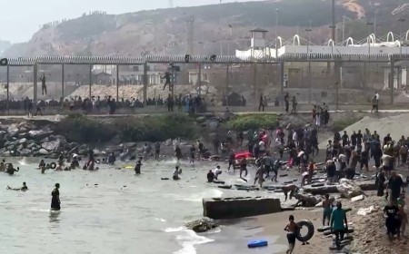 Exército é enviado após entrada em massa de migrantes em Ceuta