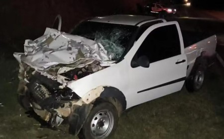 Jovem de 22 anos morre após picape atingir traseira de caminhão em estrada vicinal