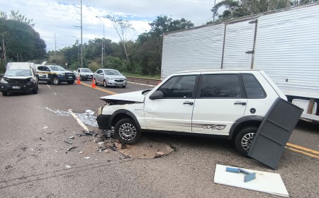 Colisão frontal deixa motorista presa às ferragens e acende alerta sobre buraco em avenida de Campo Grande