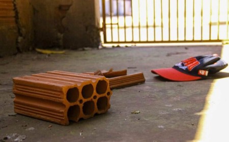 Briga entre vizinhas termina com agressões e ameaça em condomínio de Campo Grande